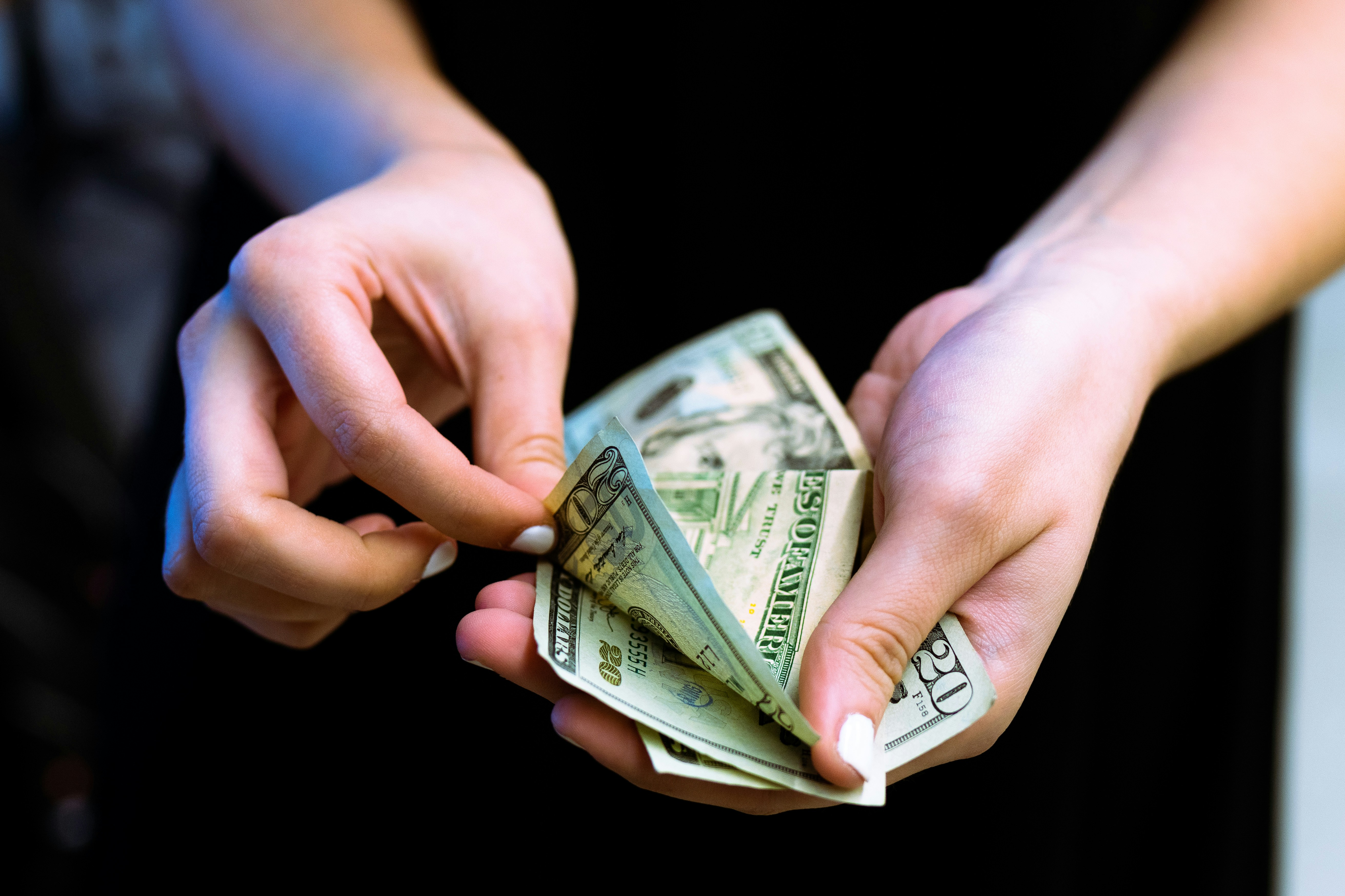 Cash ou carte à l'étranger ? La vraie réponse selon votre destination